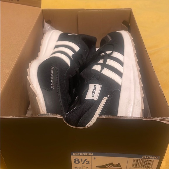 Adidas sneakers - Picture 2 of 3